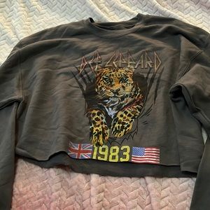 Cropped crewneck size large from altered state
